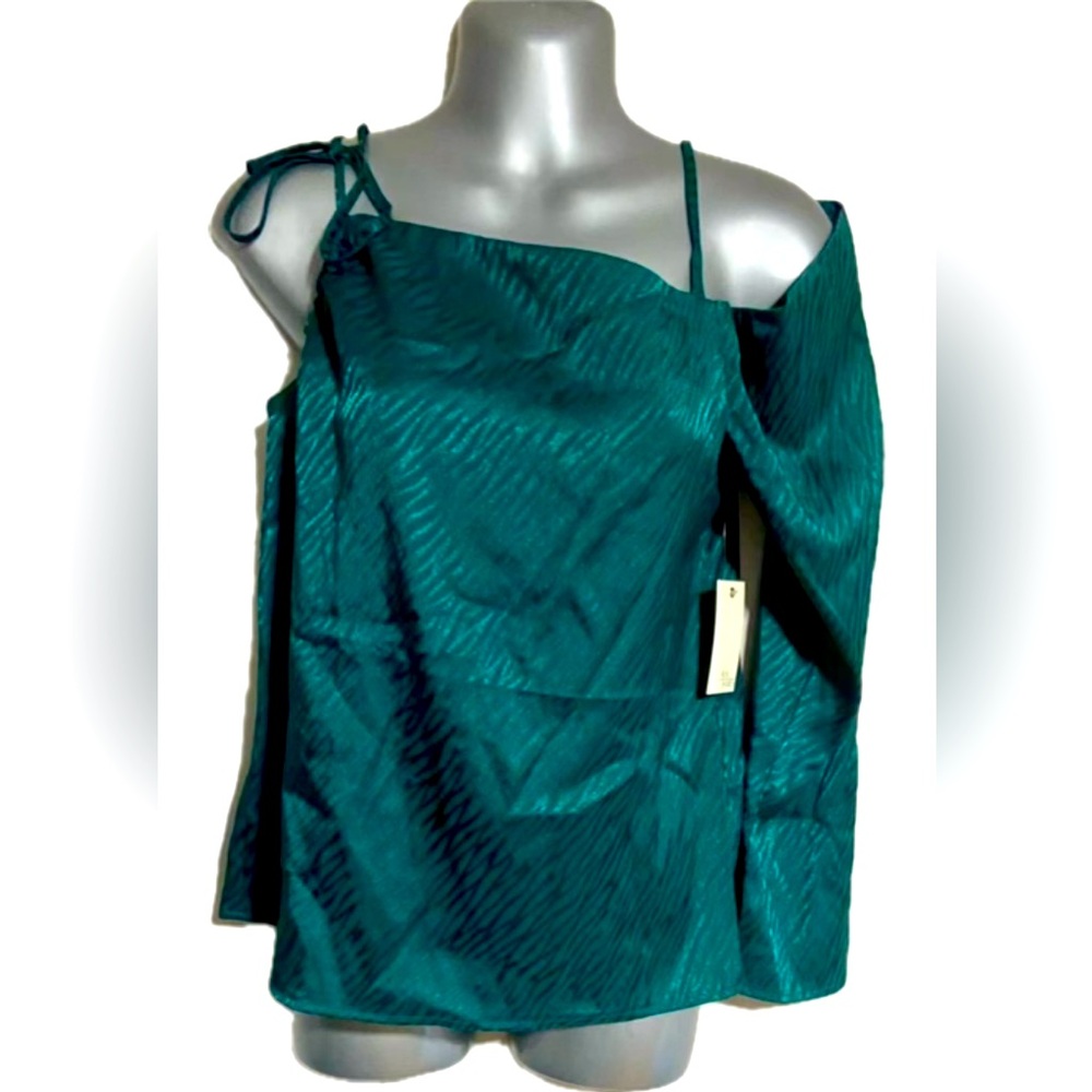 Stylish Emerald Off-Shoulder Blouse